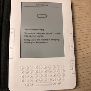 Kindle e-Reader in White with Physical QWERTY Keyboard